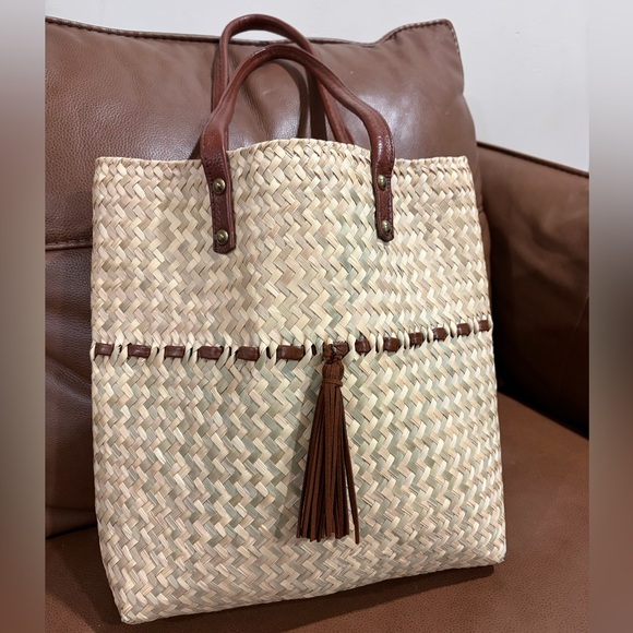 Handbags - Handwoven Straw Tote Bag